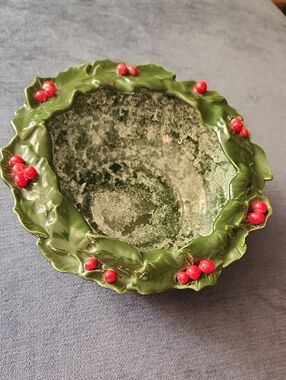 Vintage 50s Riddell Ceramic Holly Wreath Bowl with Red Berries 10" Diam